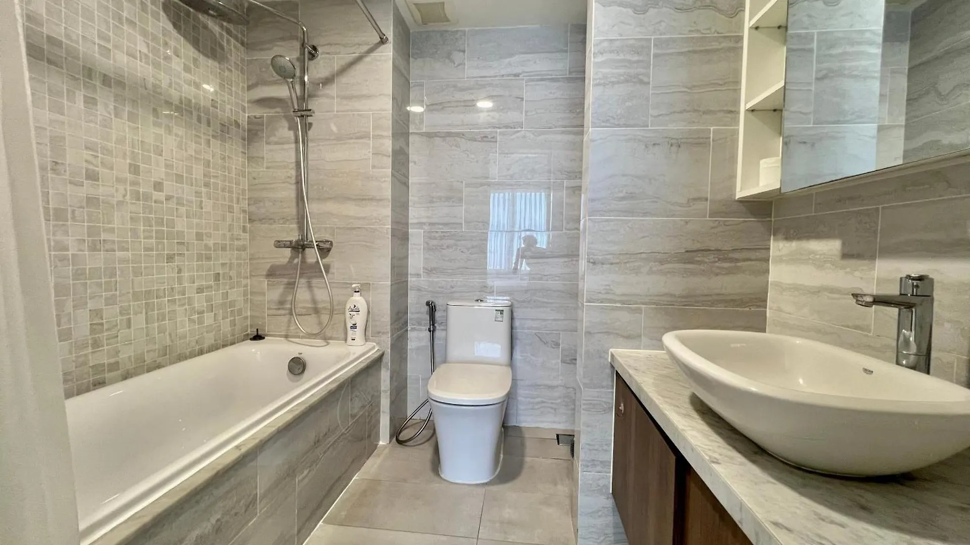 2Br Apartment In Kingdom101-District 10 Ho Chi Minh City