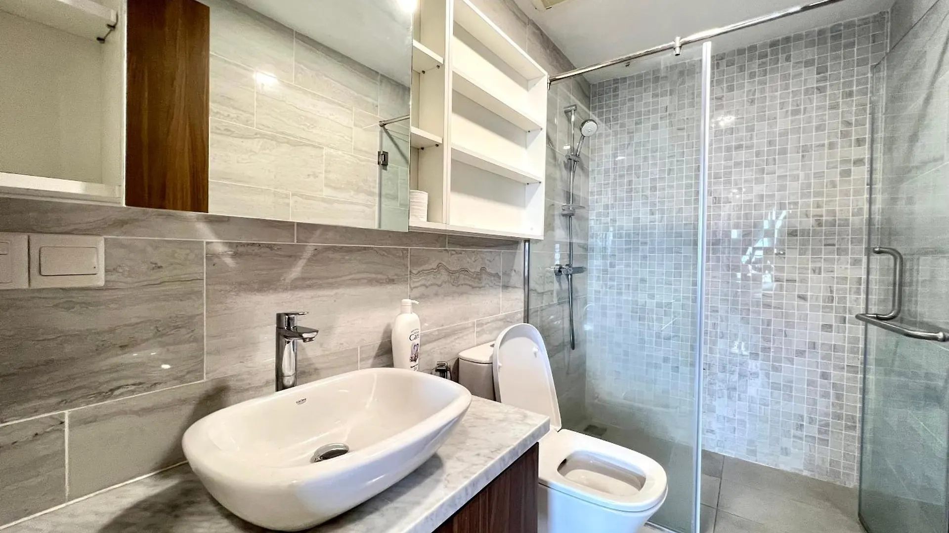 2Br Apartment In Kingdom101-District 10 Ho Chi Minh City