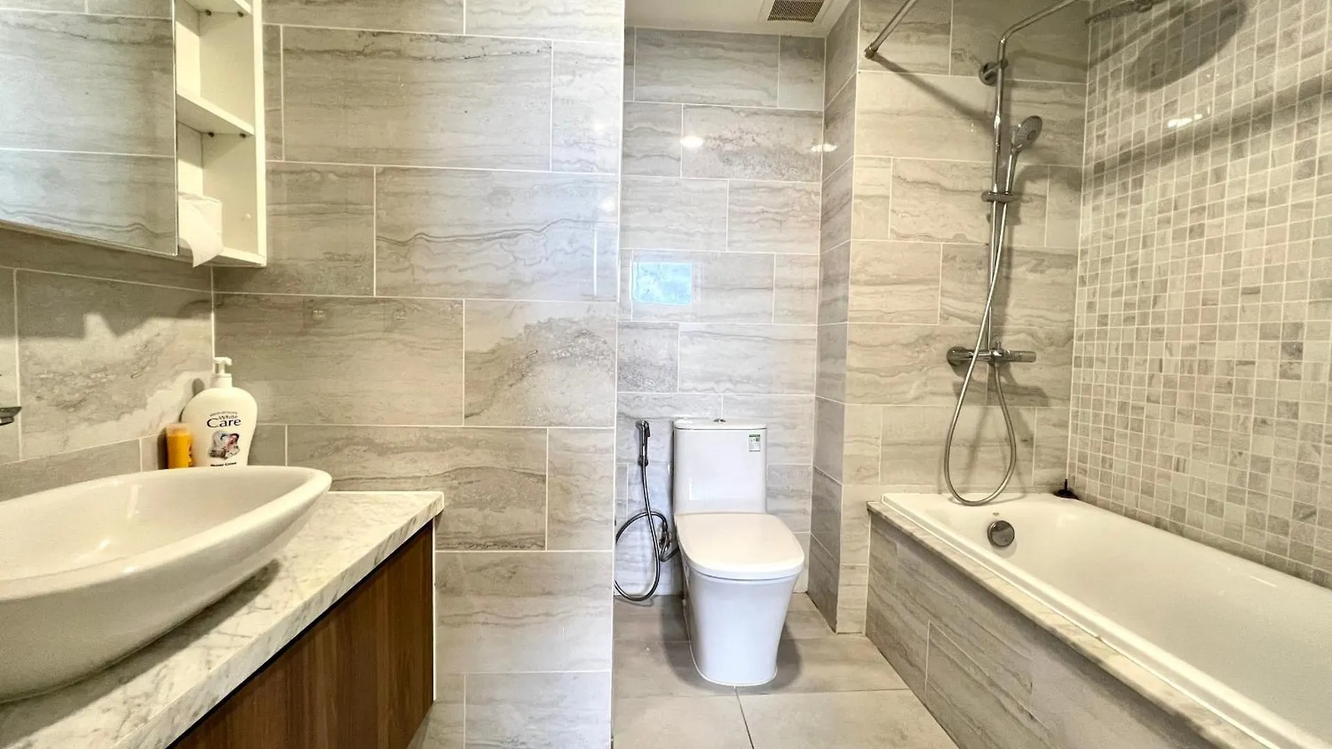 2Br Apartment In Kingdom101-District 10 Ho Chi Minh City
